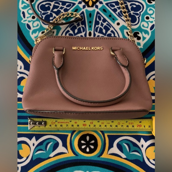 Small Michael Kors crossbody bag, in excellent condition! Perfect for fall - Picture 7 of 8